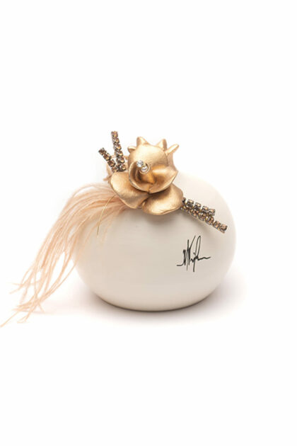 Athome Pavloudakis - Χριστουγεννιάτικο κεραμικό λευκό ρόδι με χρυσή κονκάρδα σαν τριαντάφυλλο